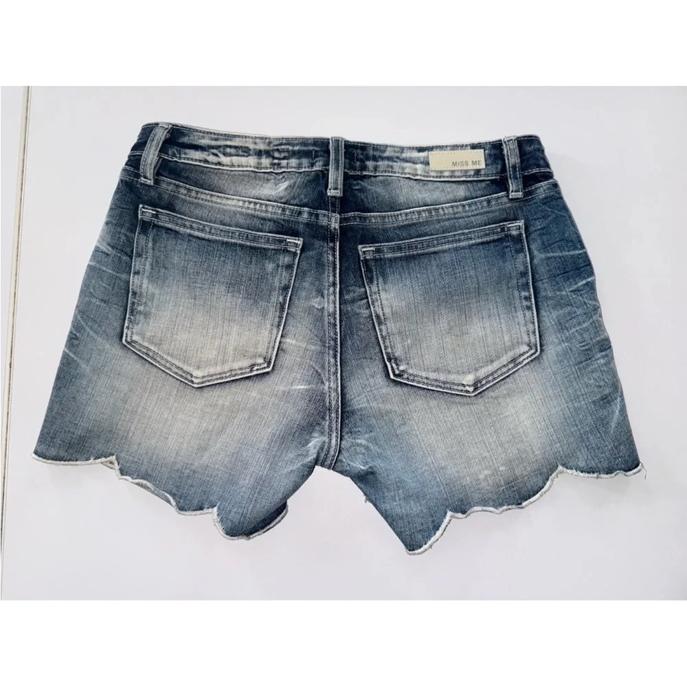 Miss Me Embroidered Jean Denim Shorts Lace & Sequined Scalloped Hem 28 Short - Picture 3 of 9